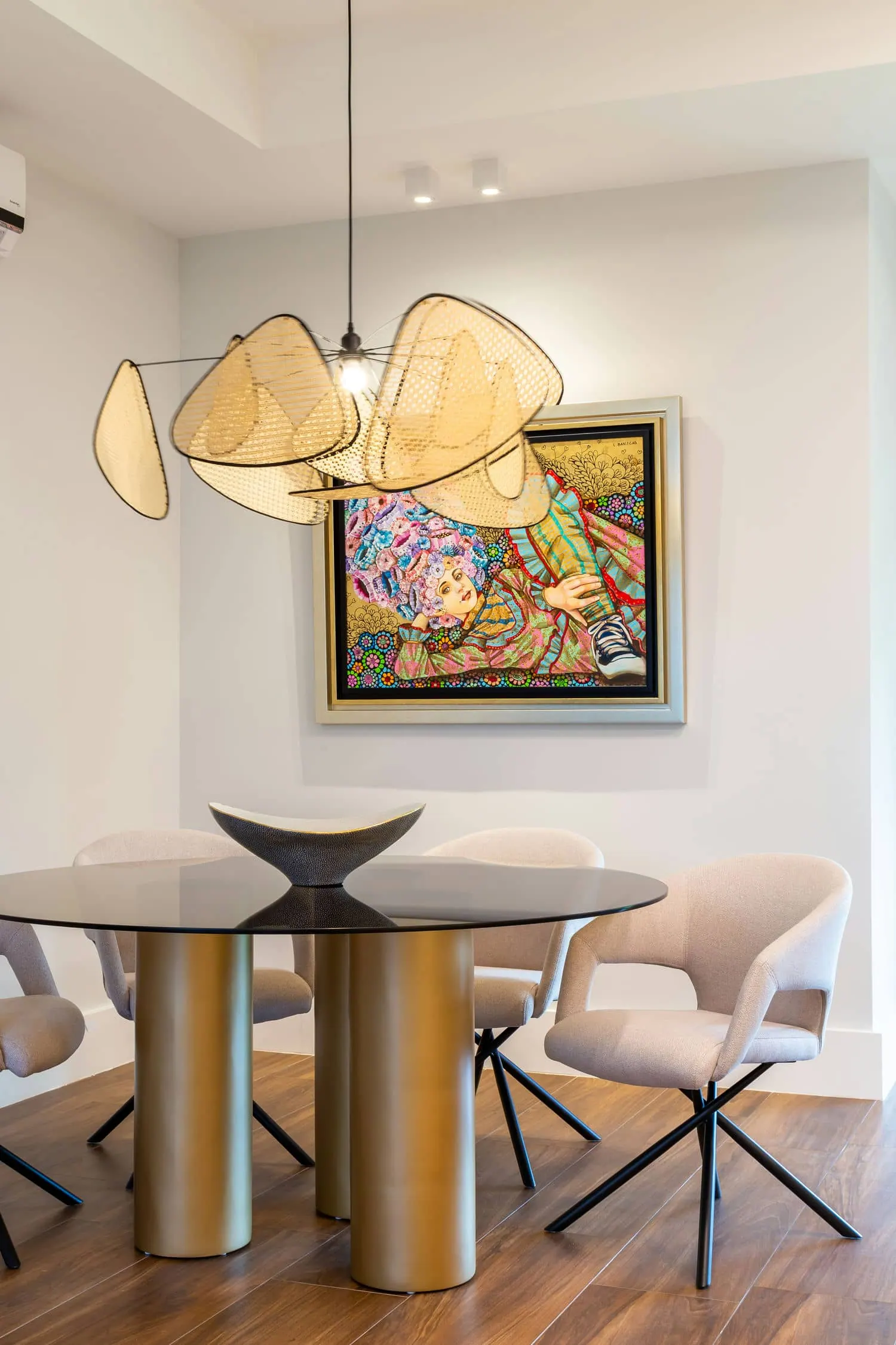 Something Modern — imagen 2